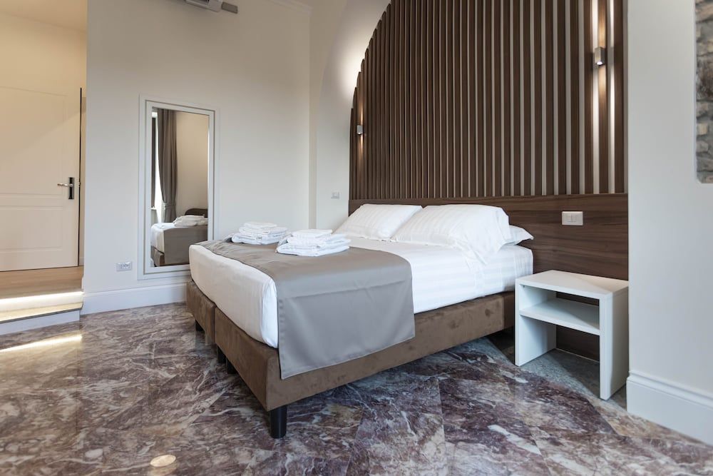 Flat 285 Triple Room 27