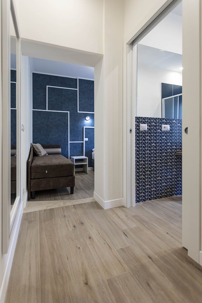 Flat 285 Triple Room 53