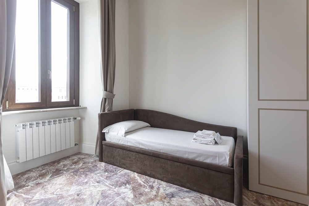 Flat 285 Triple Room 24