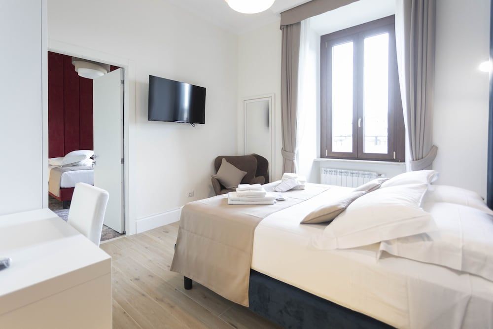 Flat 285 Superior Double Room 8