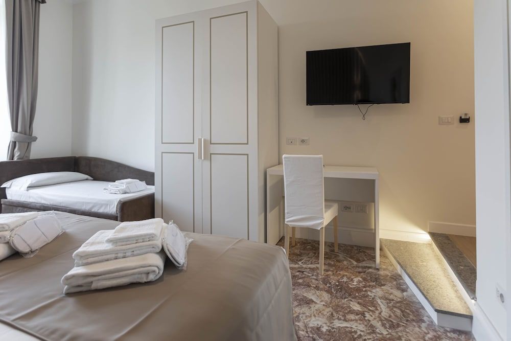 Flat 285 Triple Room 26