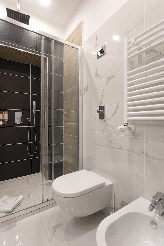 Flat 285 Triple Room 46