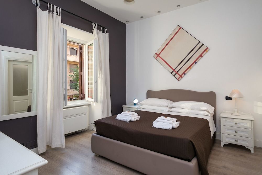 undefined Flat 285 4