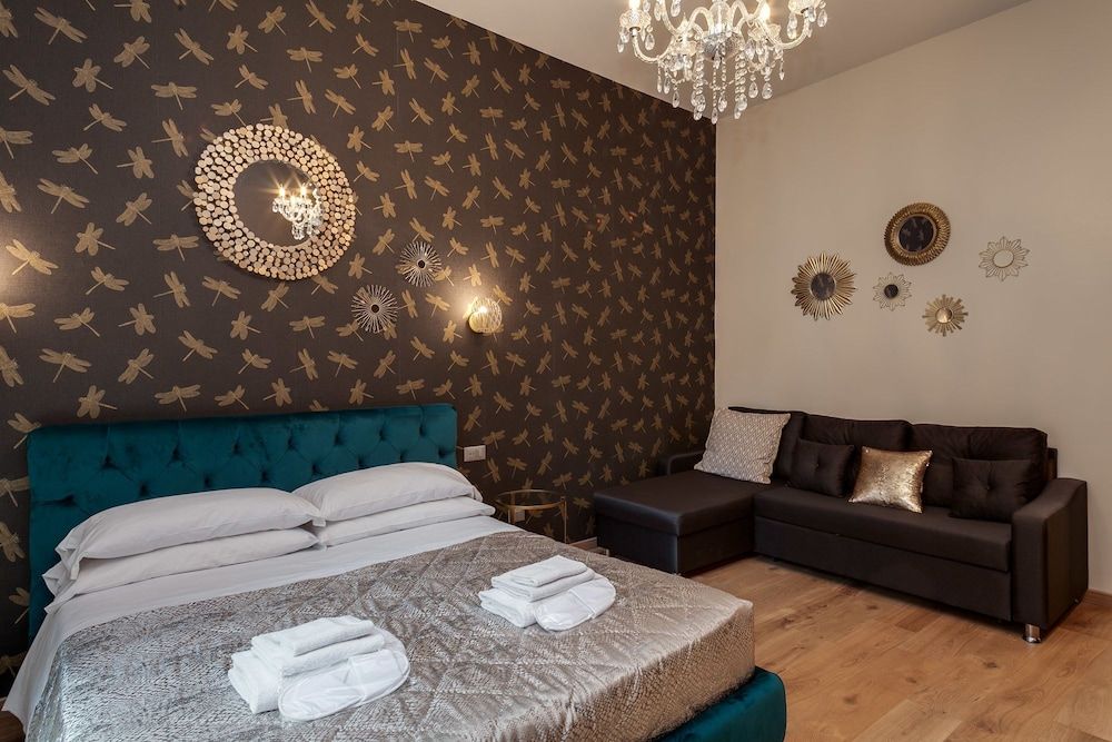 undefined Flat 285 8