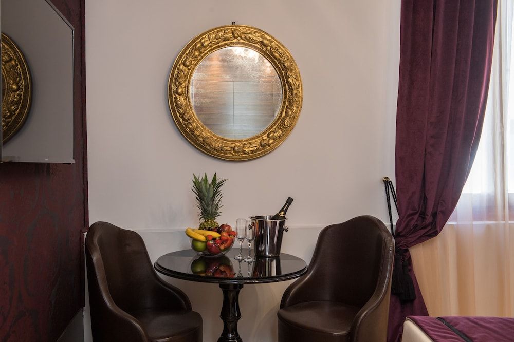 Locanda Leon Bianco on the Grand Canal Superior Room 8