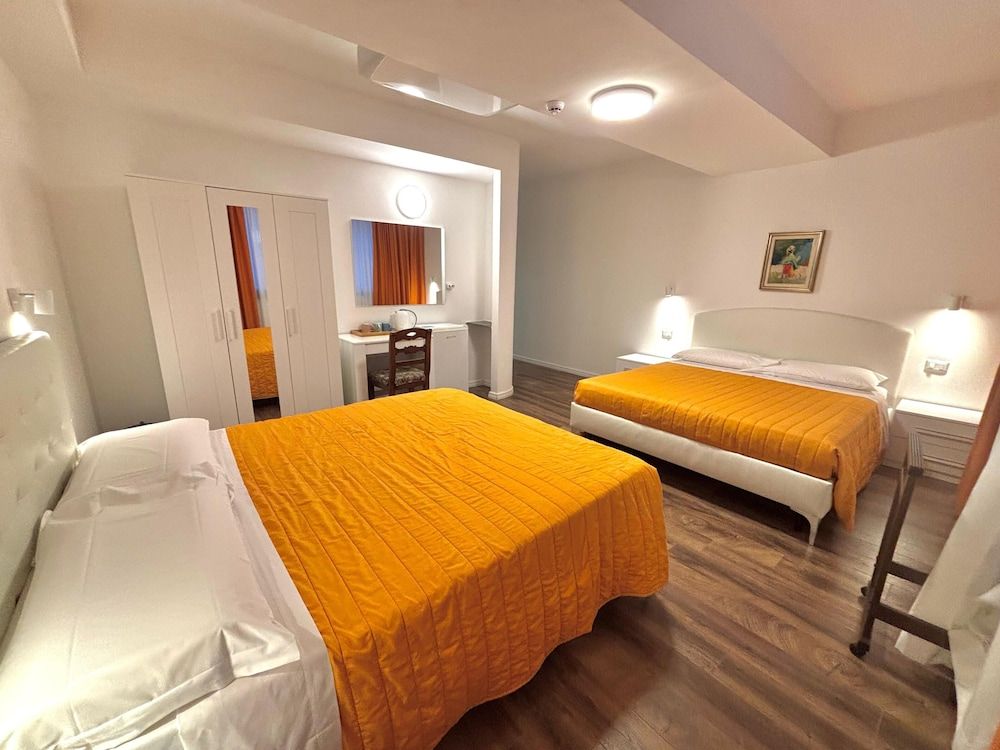 undefined Victoria Hotels Royal Garden 2