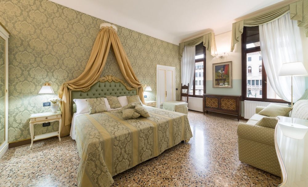 undefined Friendly Venice Suites 2