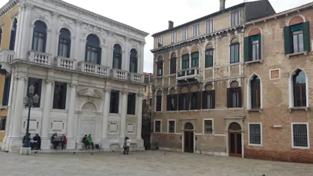 undefined Friendly Venice Suites 4