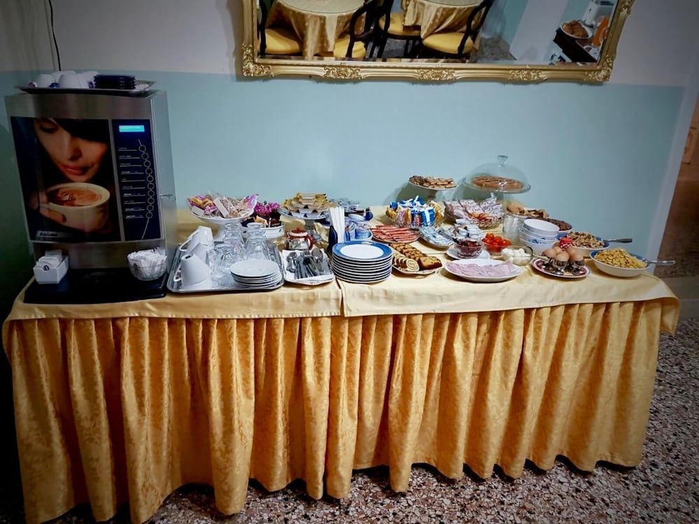 undefined Friendly Venice Suites 6