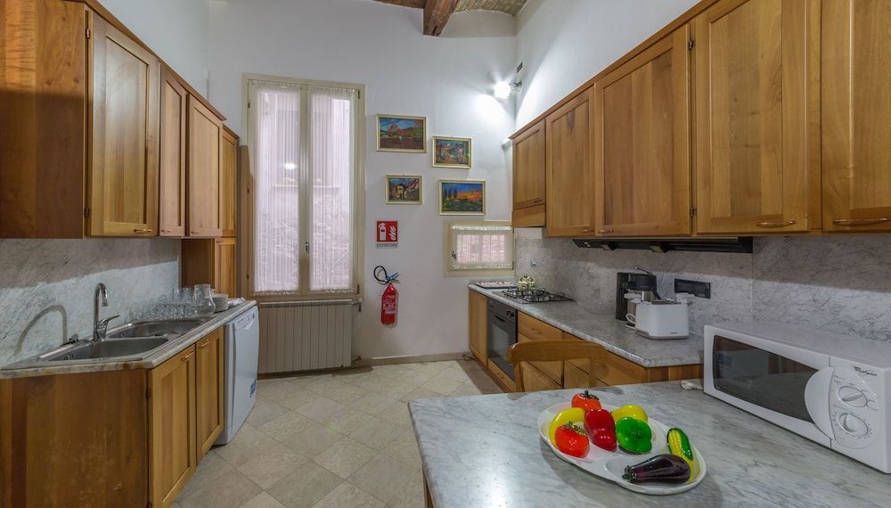 undefined Friendly Venice Suites 7