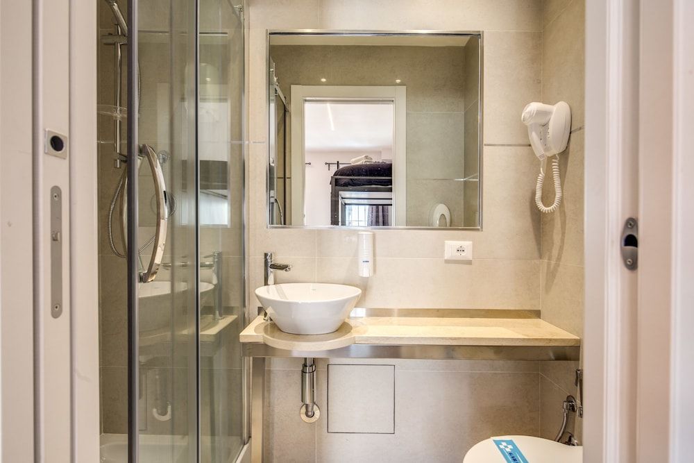 The Bricks Rome Double or Twin Room, Private Bathroom 7