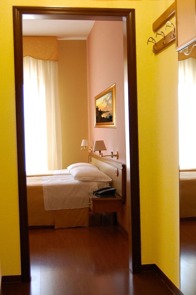 Hotel Ristorante Donato Comfort Twin Room, 2 Twin Beds, Non Smoking, Courtyard View 3