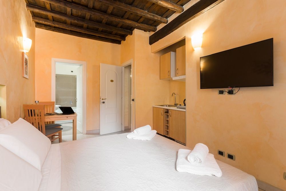 Trinità dei Monti Piazza di Spagna Deluxe Triple Room, 1 Bedroom, Private Bathroom 7