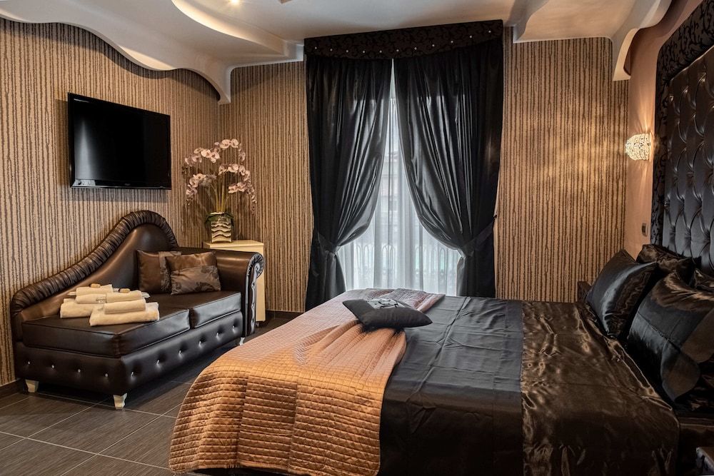 Bellavista Suite, Hot Tub 7