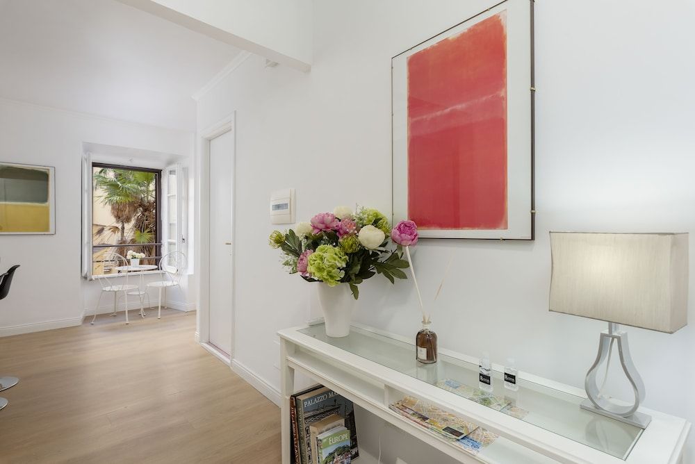 Rhome Hosting Comfort Room 6