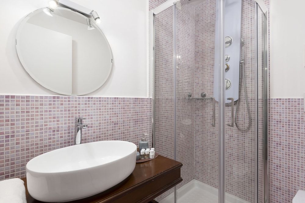 undefined Rhome Hosting 9