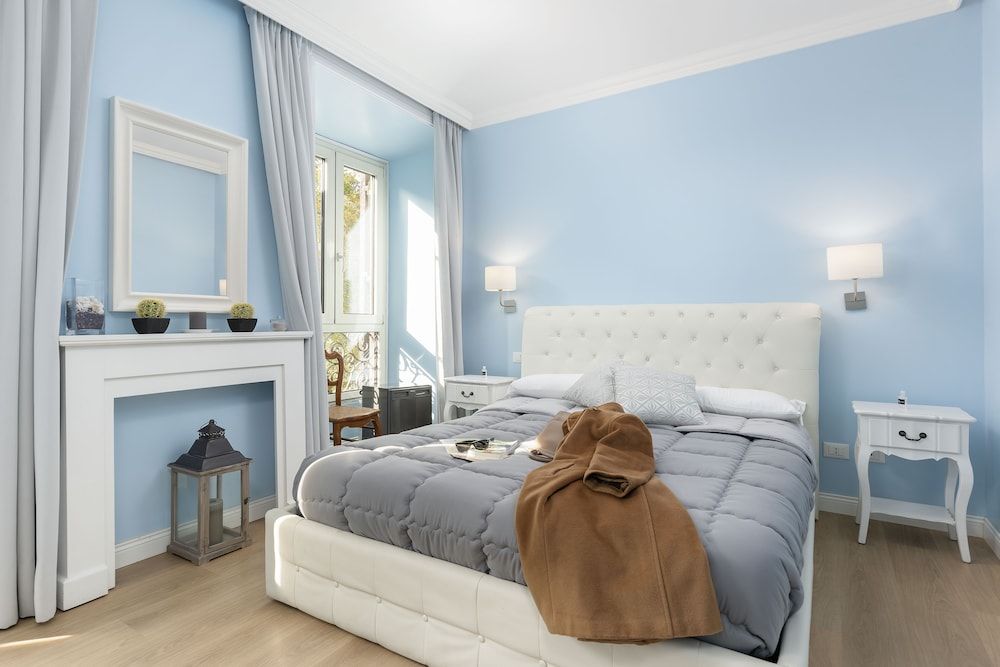 Rhome Hosting Junior Suite 5