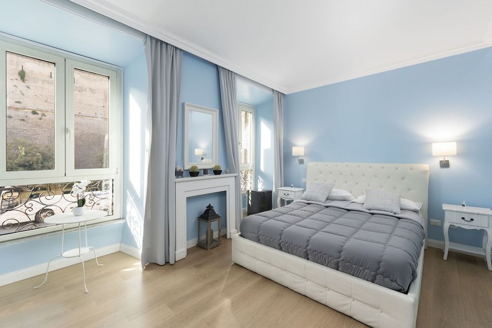 Rhome Hosting Junior Suite 4