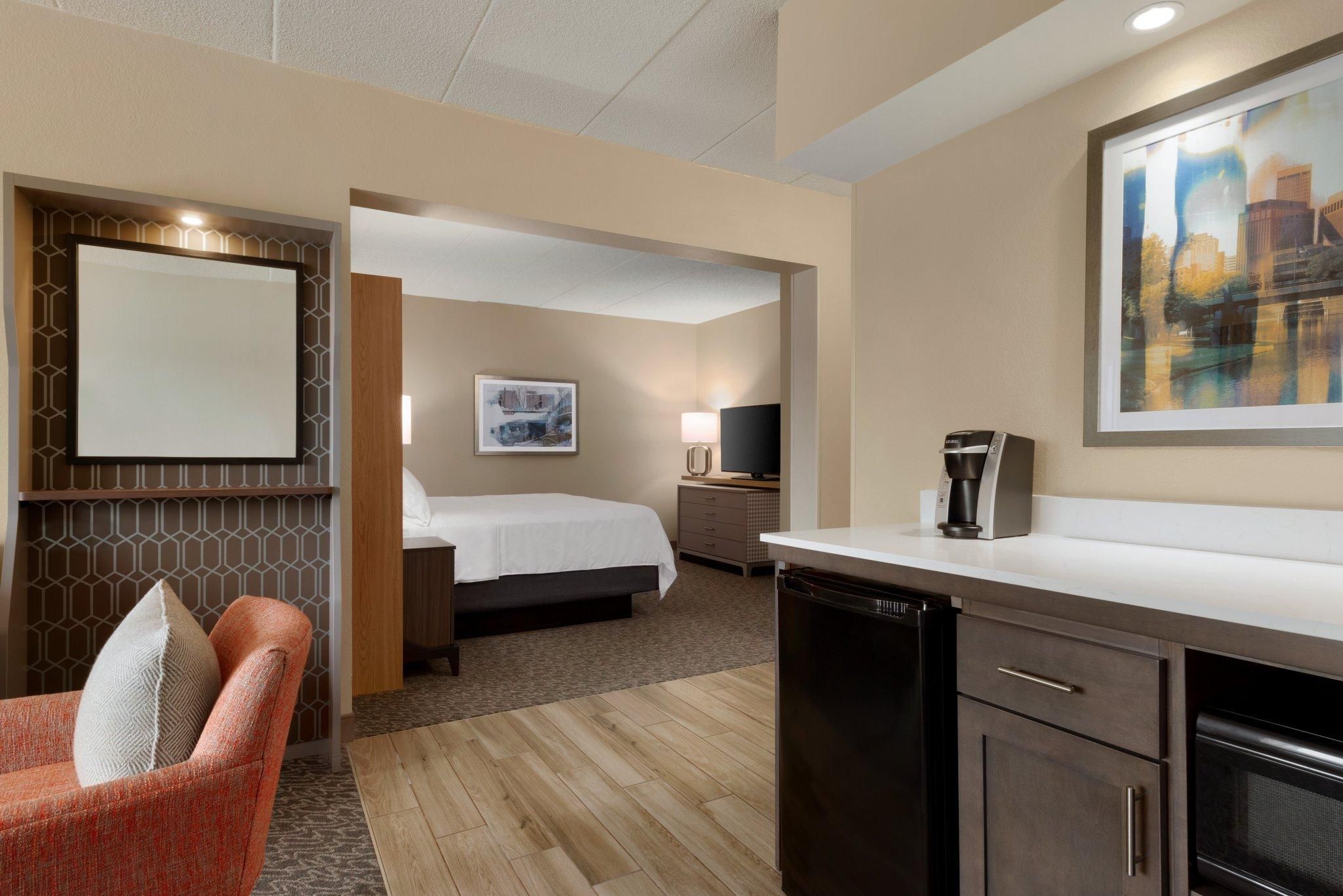 1 King Bed Suite Comm Access River View