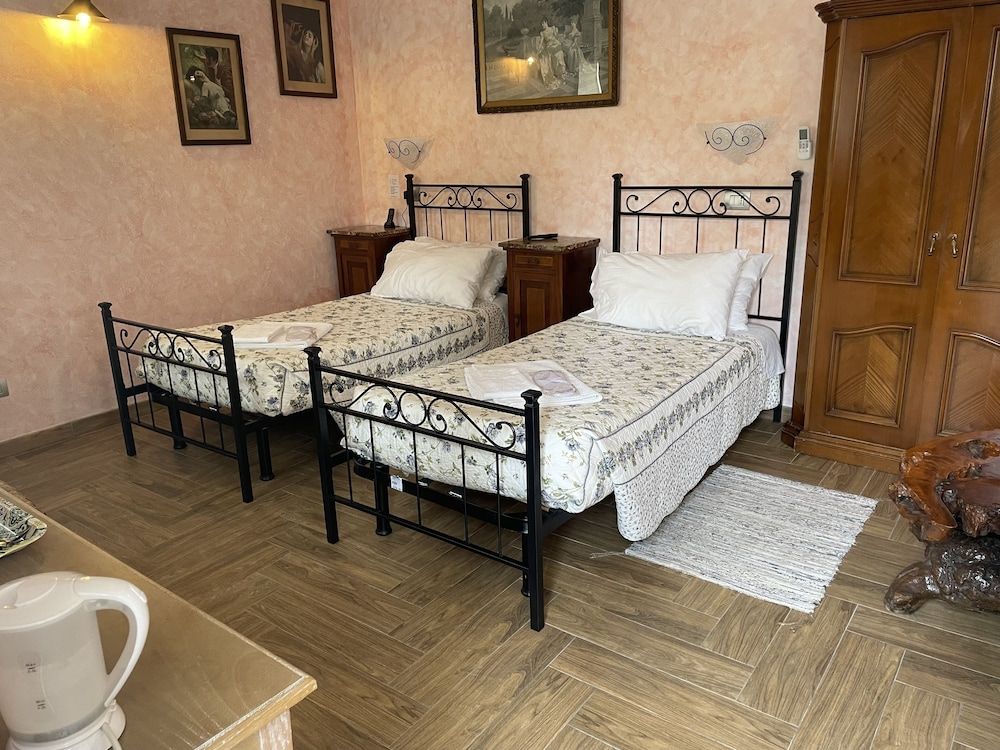 Hotel Diffuso Il Portichetto sulla collina a Vezio Perledo Traditional Double or Twin Room, Poolside 2