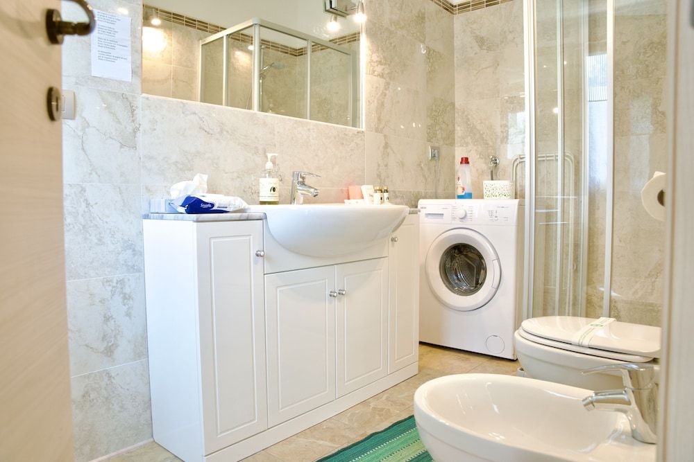 Hotel Diffuso Il Portichetto sulla collina a Vezio Perledo Comfort Triple Room, Poolside (Giglio) 7