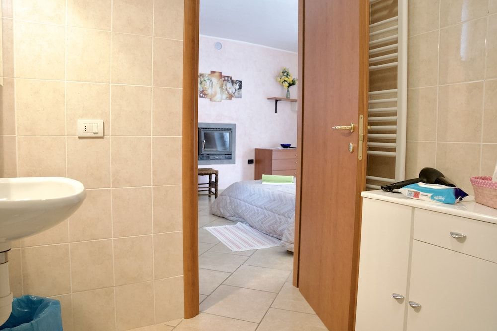 Hotel Diffuso Il Portichetto sulla collina a Vezio Perledo Family Apartment, 2 Bedrooms, Kitchen 10