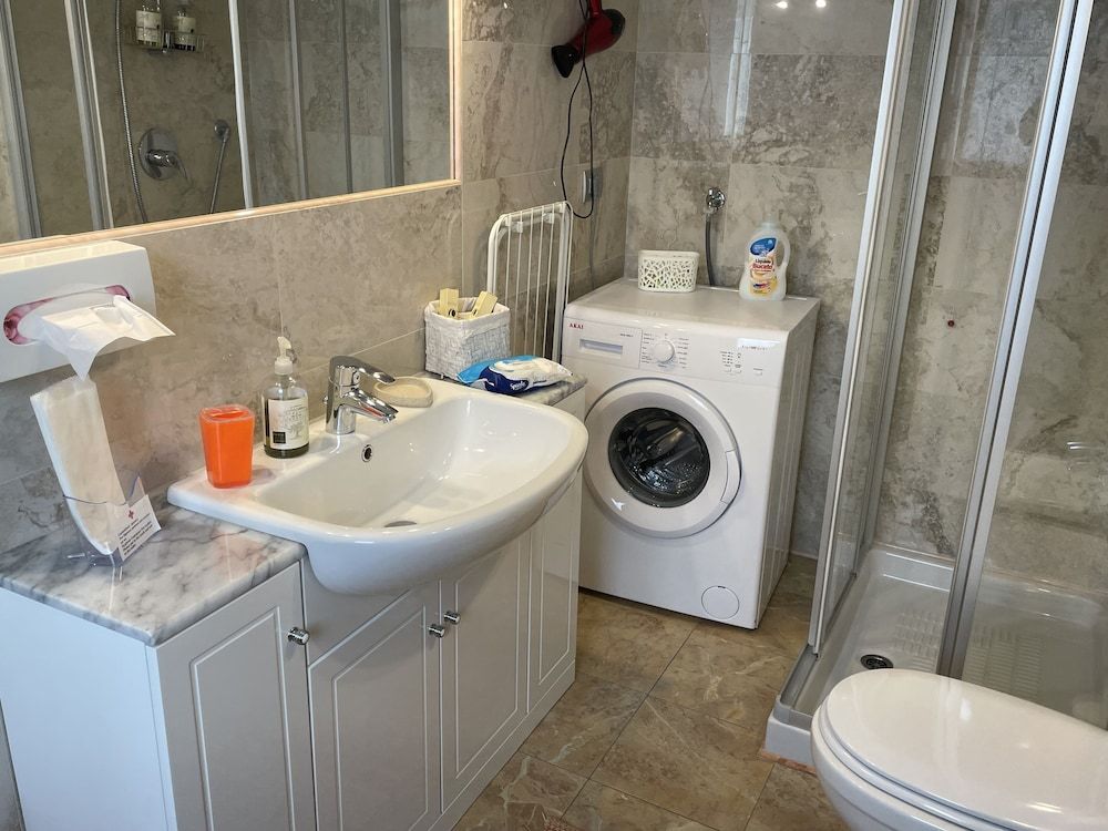 Hotel Diffuso Il Portichetto sulla collina a Vezio Perledo Comfort Triple Room, Poolside (Giglio) 5