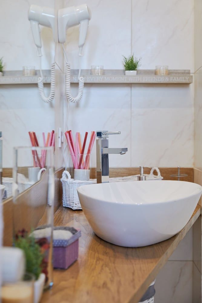 Leone X Guest House Superior Room 10