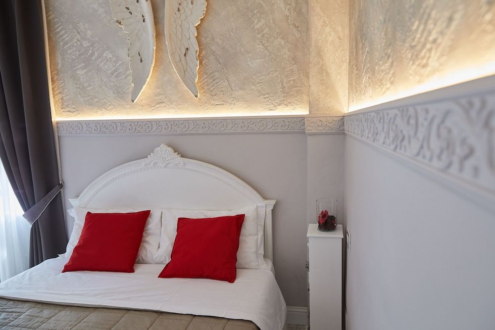 Leone X Guest House Superior Room 5