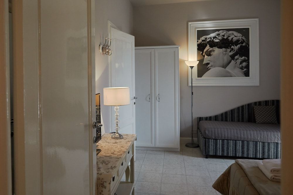 Leone X Guest House Superior Room 14