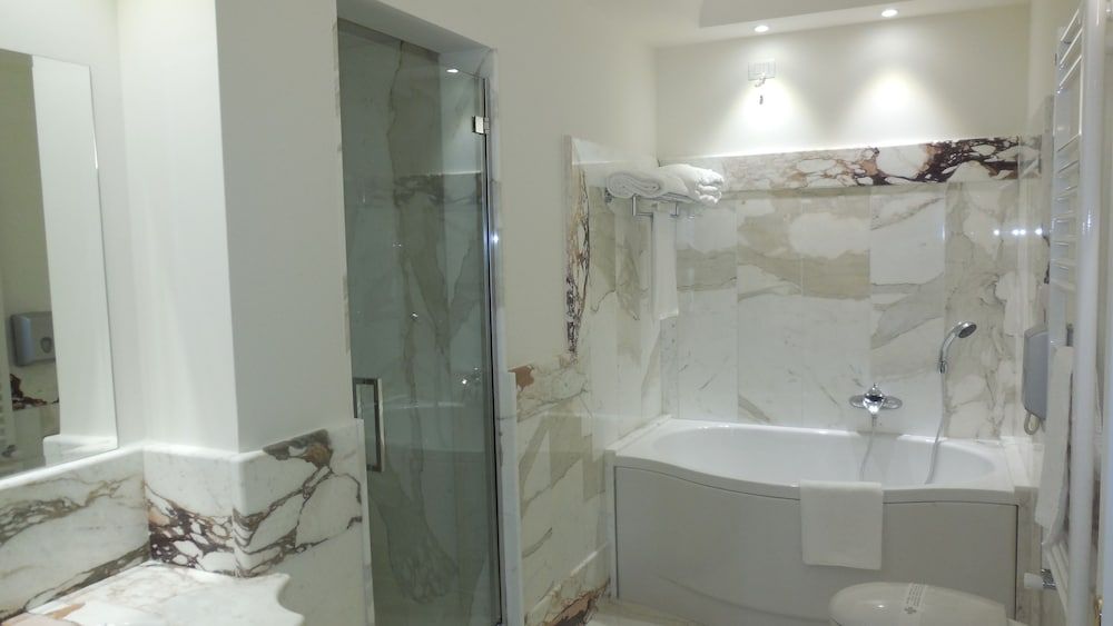 Hotel Marechiaro Deluxe Double Room, Partial Sea View 4