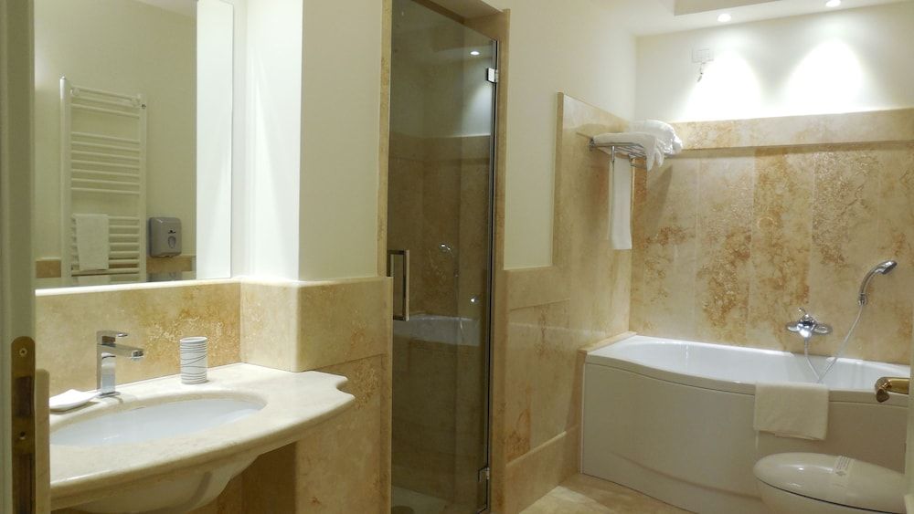 Hotel Marechiaro Deluxe Double Room, Partial Sea View 5