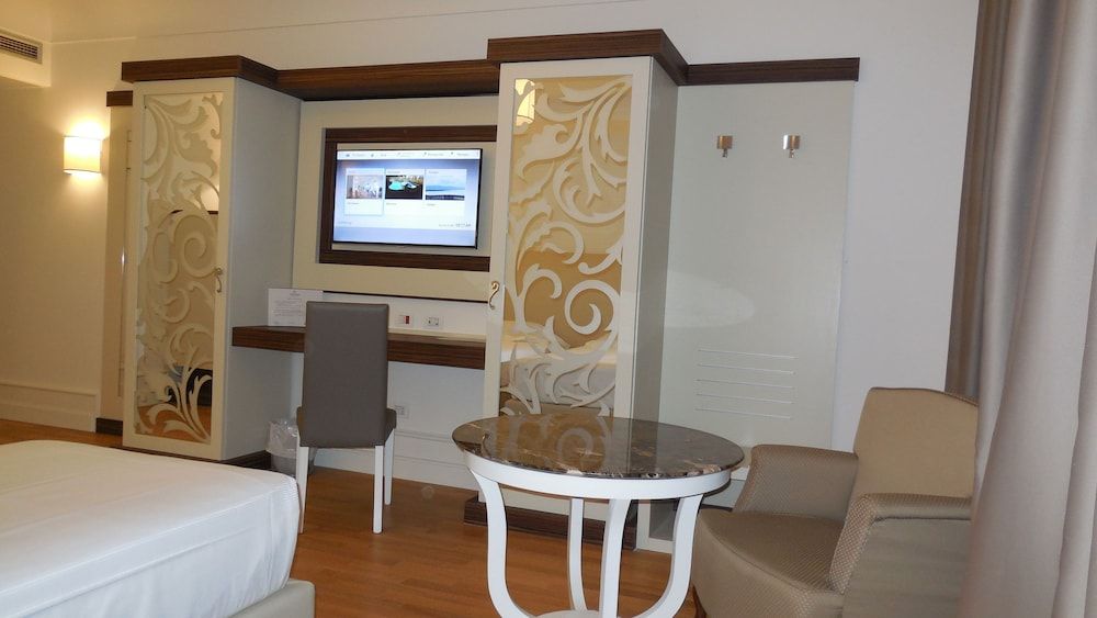 Hotel Marechiaro Deluxe Double Room, Partial Sea View 3