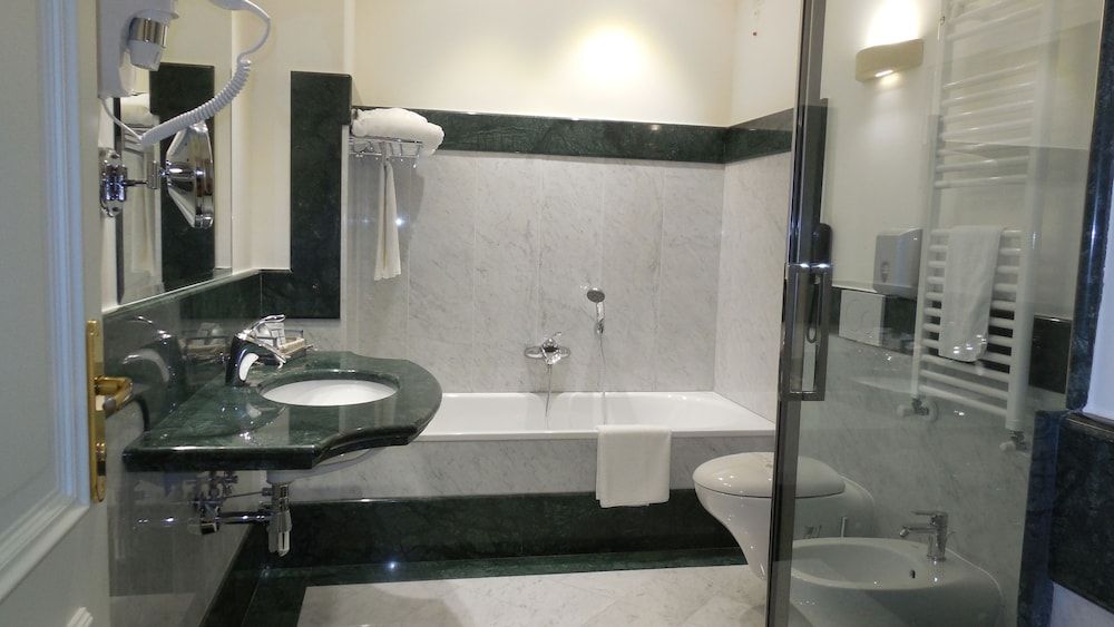 Hotel Marechiaro Grand Double Room, Partial Sea View 4