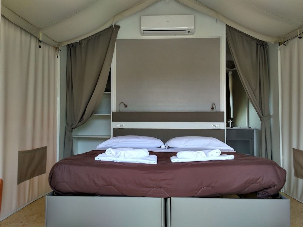 Hu Firenze Camping In Town Tent (Urban Safari)