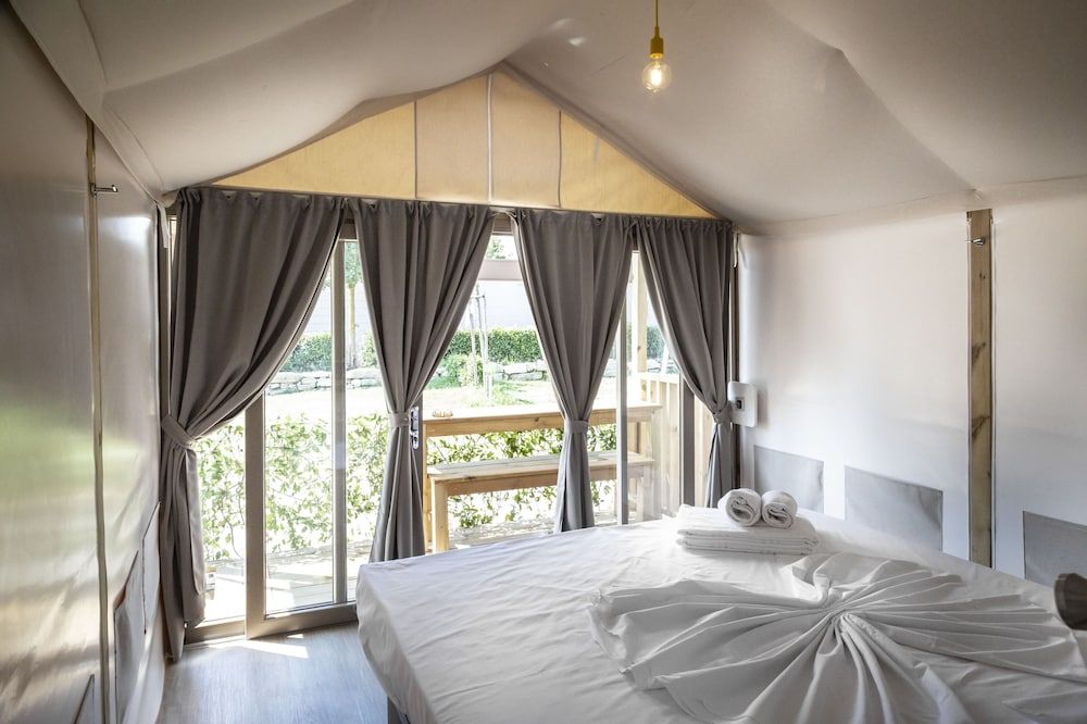 Hu Firenze Camping In Town Tent (Urban Safari) 2