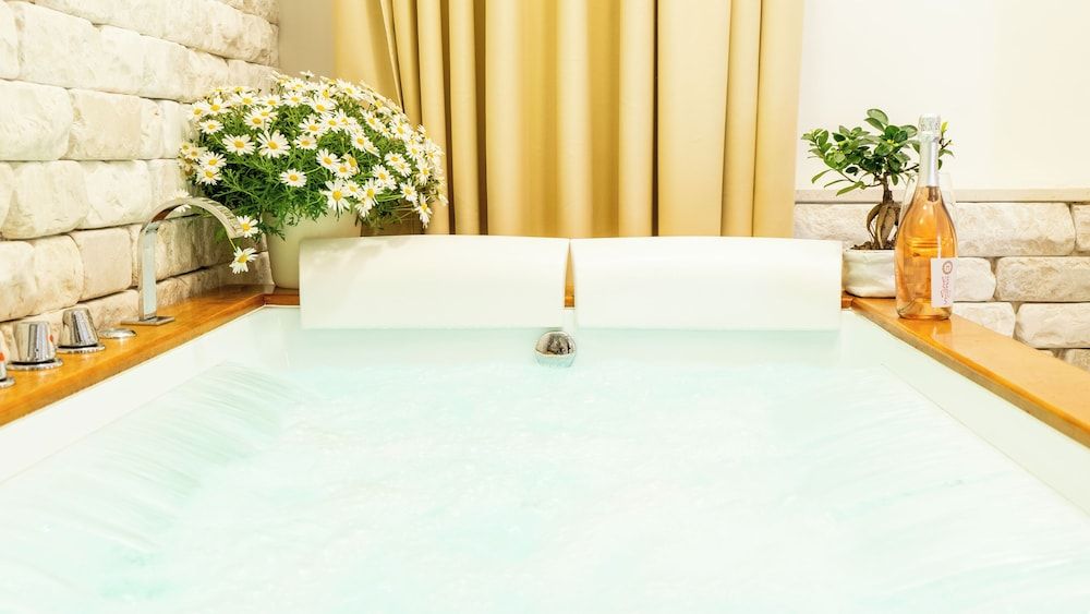 Resort & Winery Bosco De Medici Suite, Jetted Tub (with Patio) 10