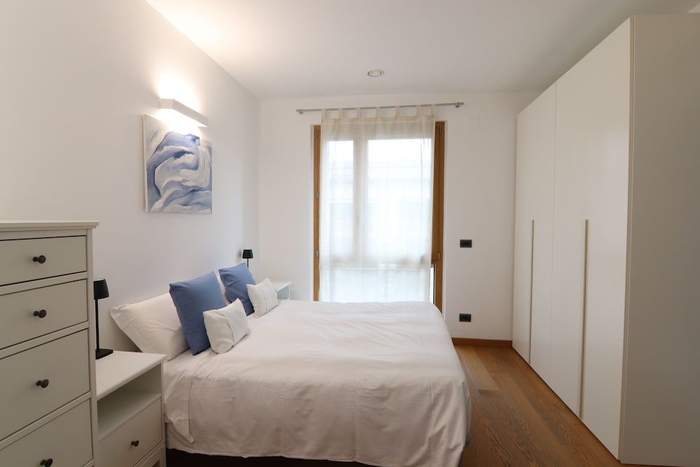 undefined Experience Design Bed & Show