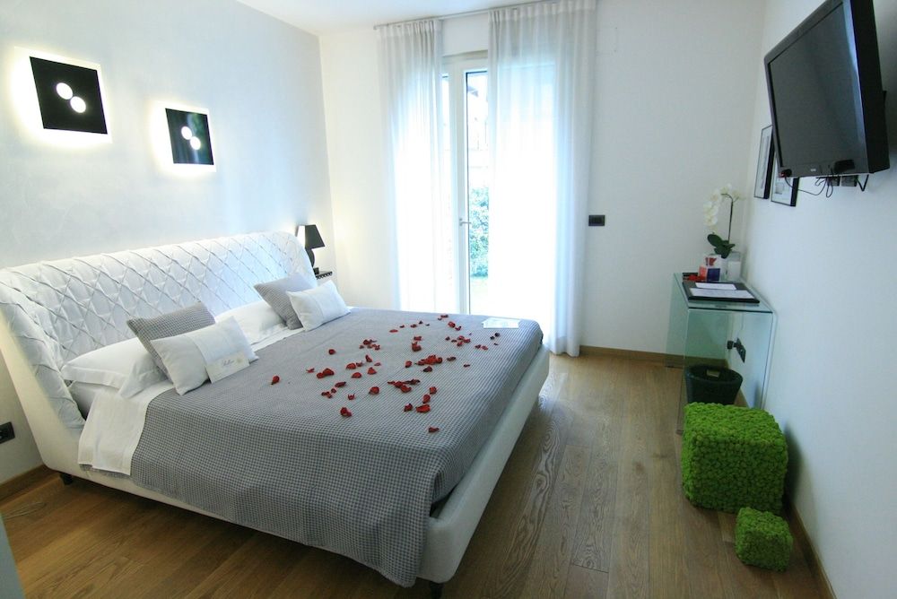 Experience Design Bed & Show Deluxe Double Room