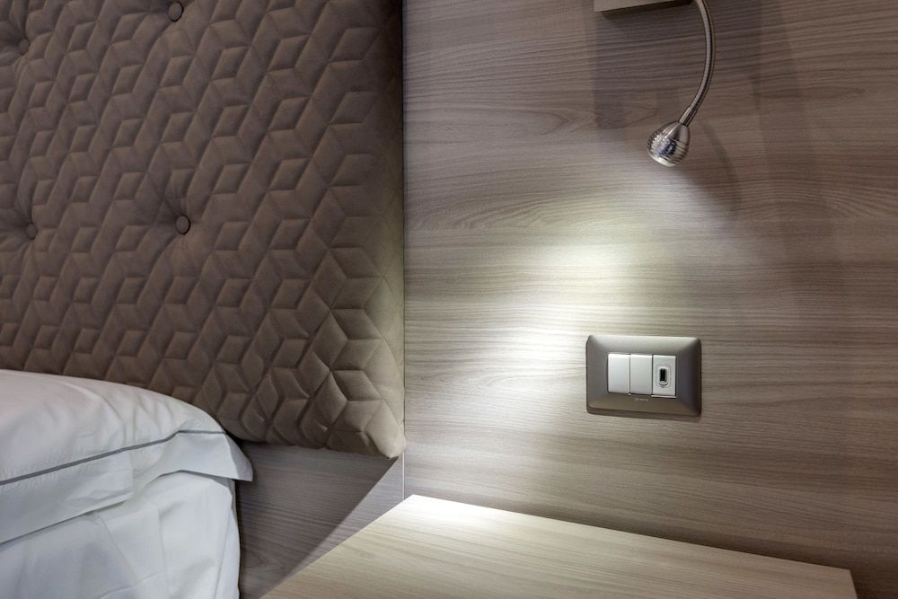 Apollo Guest House Superior Quadruple Room 8