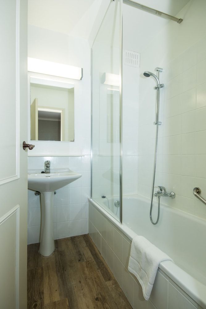 Bryghia Hotel Standard Double Room, 1 Queen Bed, Refrigerator, City View 4