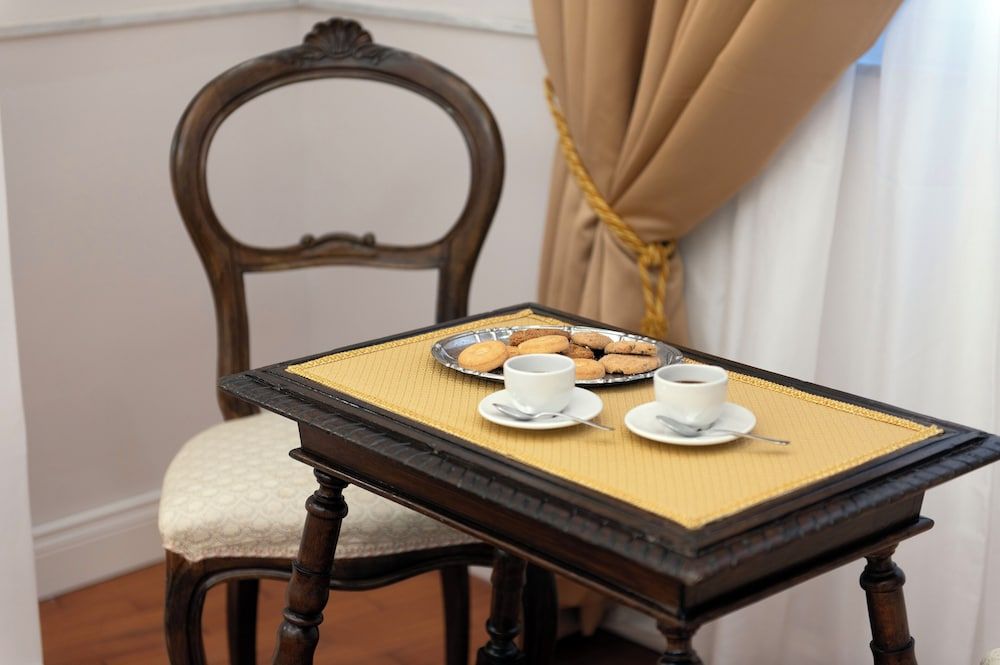 Residenza Borbonica Deluxe Triple Room, Courtyard View (Maria Sofia) 12