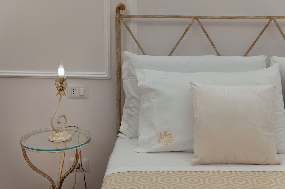 Residenza Borbonica Deluxe Triple Room, Courtyard View (Maria Sofia) 3