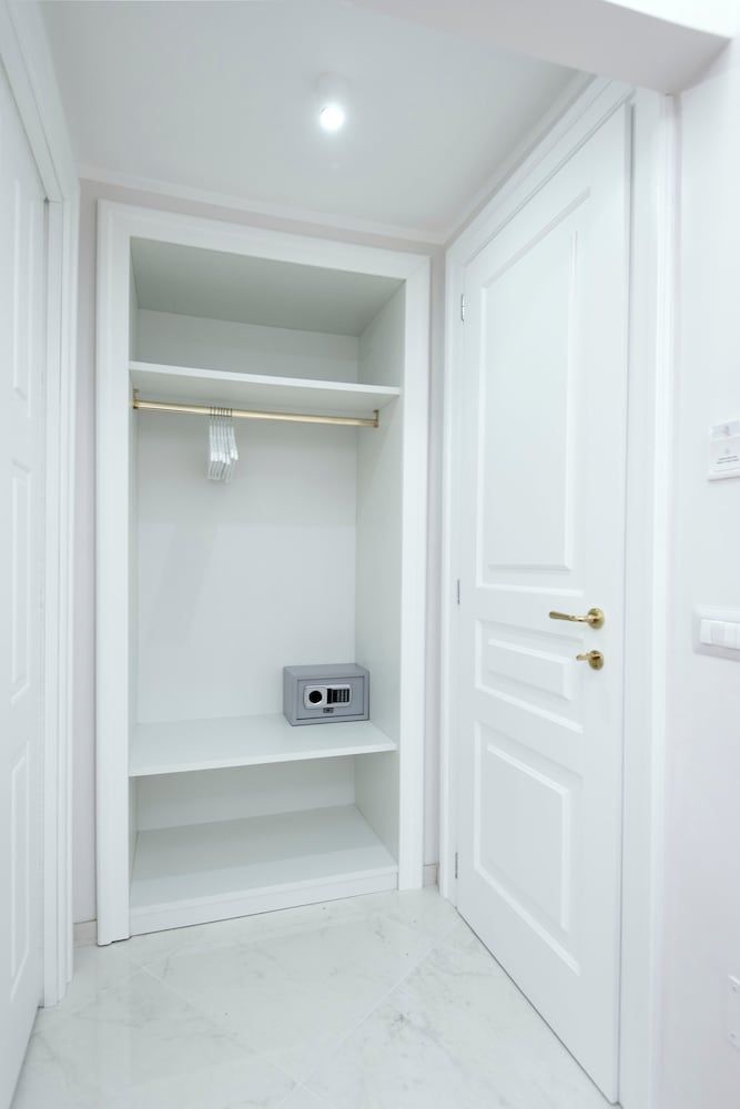 Residenza Borbonica Deluxe Triple Room, Courtyard View (Maria Sofia) 13