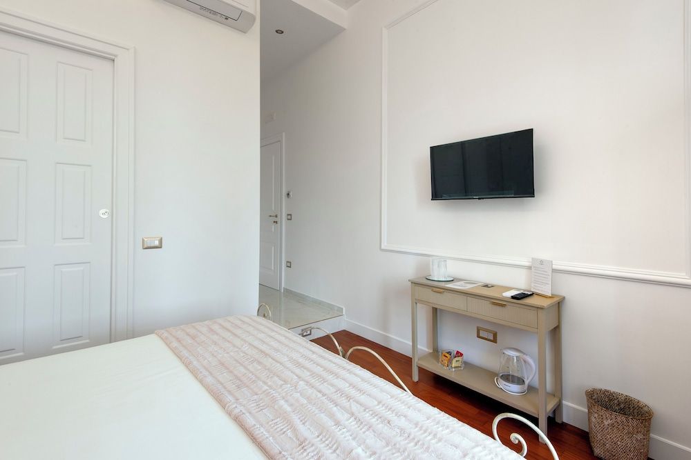 Residenza Borbonica Elite Double Room, Balcony, City View (Maria Amalia) 13