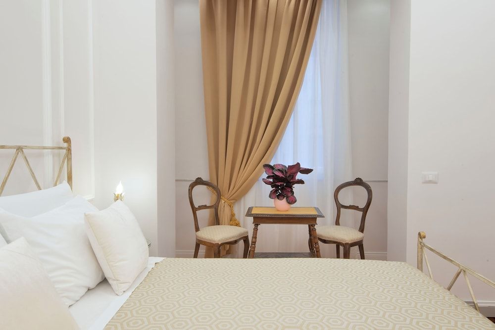 Residenza Borbonica Deluxe Triple Room, Courtyard View (Maria Sofia) 11