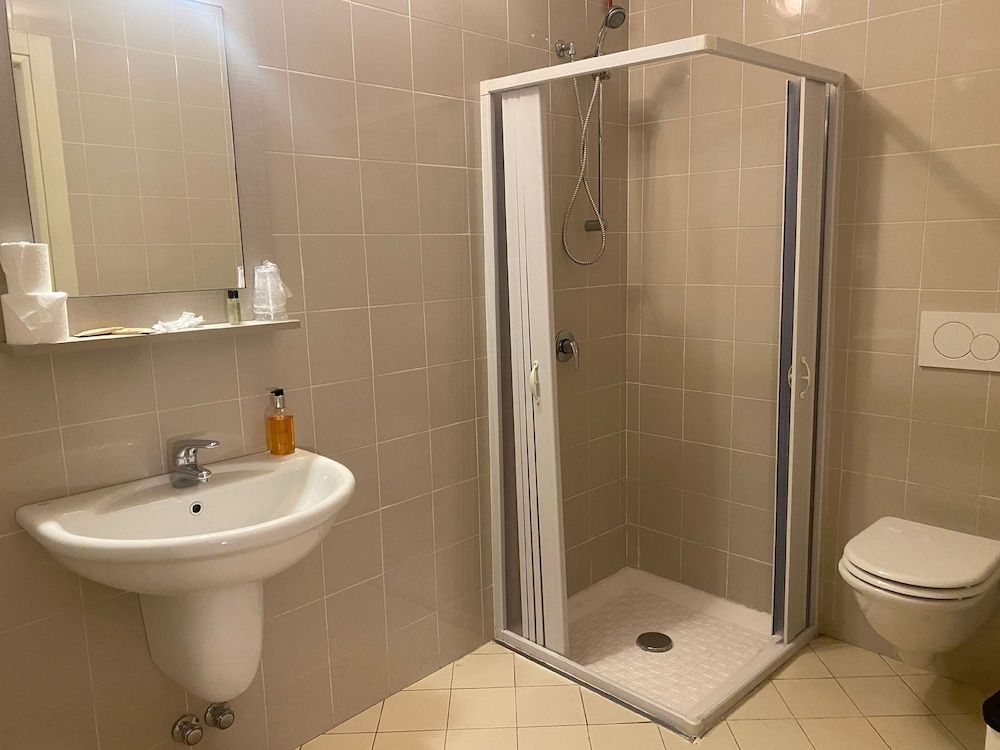 Hotel Lago di Como Economy Double or Twin Room 3