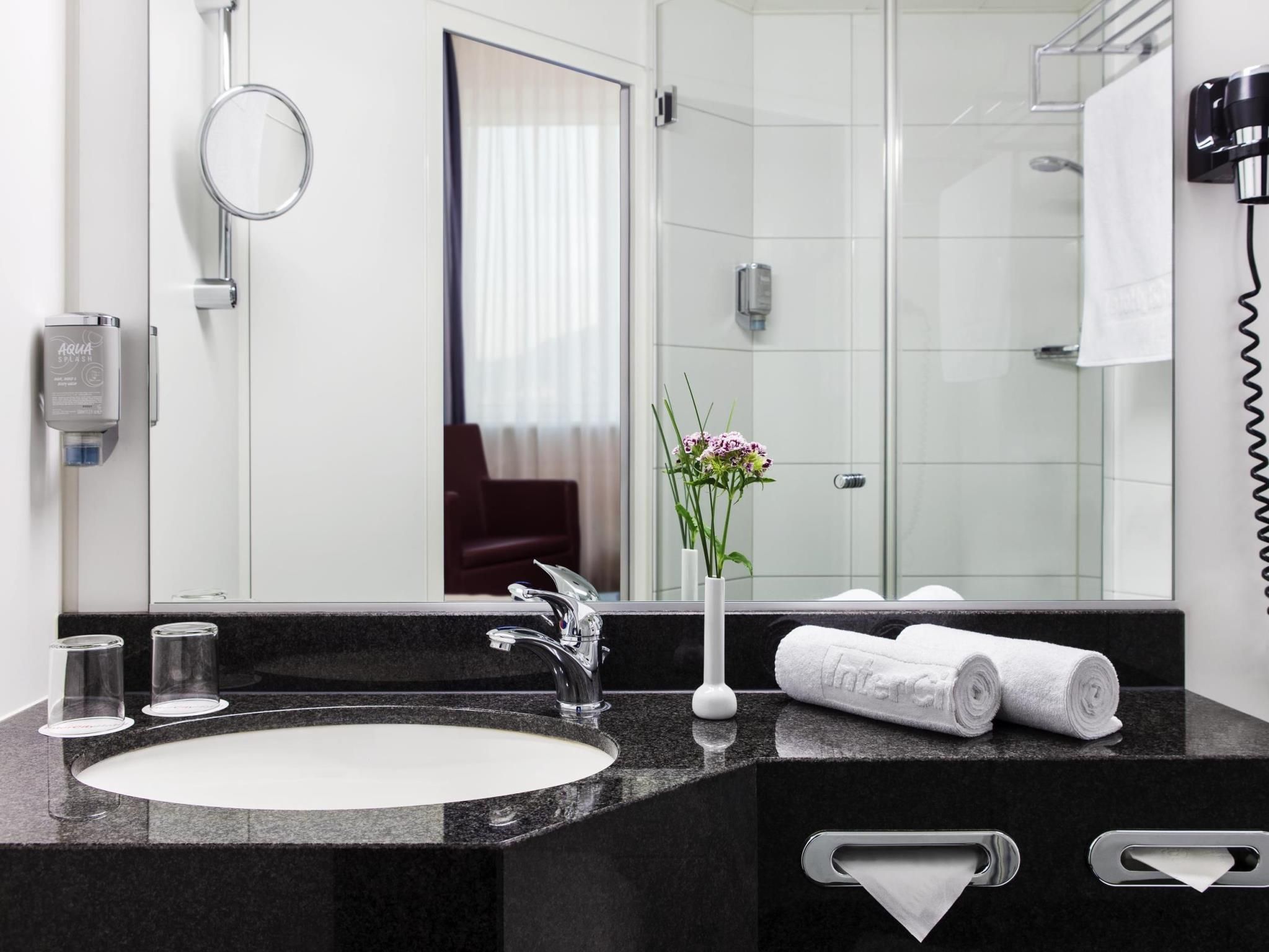 IntercityHotel Freiburg Standard Room 3