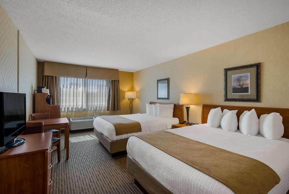 Best Western Vermillion Inn Standard Room, 2 Queen Beds, Non Smoking, Refrigerator & Microwave 3