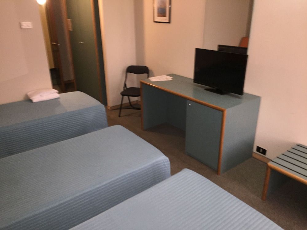 Orzihotel Triple Room 5